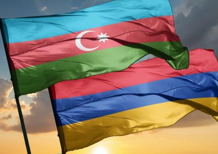 Еревану и Баку предложили подписать мирный договор в России