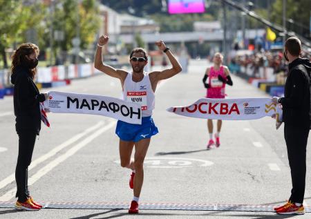 Юрий Чечун победил в Московском марафоне