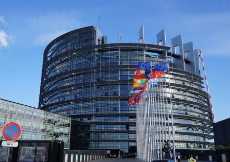 Европарламент требует от Великобритании изменить закон о внутренних рынках