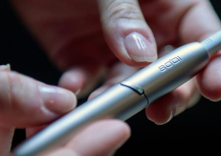 Медики назвали IQOS «меньшим злом» для курильщиков