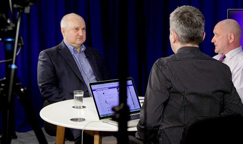 Игорь Смешко (слева)