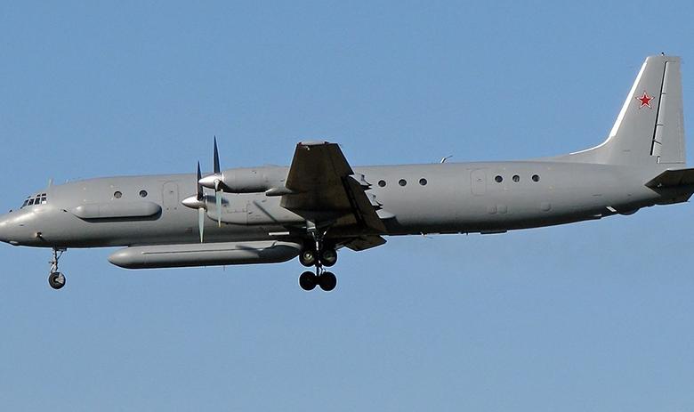Военный самолет Ил-20