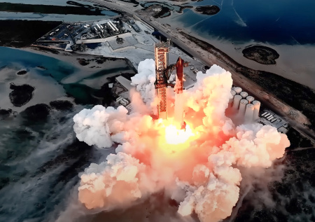 Появились кадры третьего экспериментального запуска корабля Starship