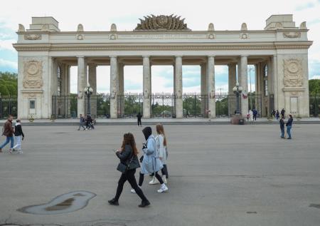 В Москве закрыли парк Горького из-за разбушевавшейся непогоды