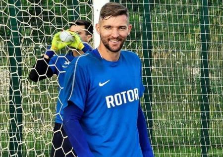 Вратарь «Ротора» Довбня покидает футбольный клуб