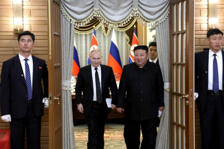 Президент РФ Владимир Путин и председатель государственных дел Корейской Народно-Демократической Республики Ким Чен Ын