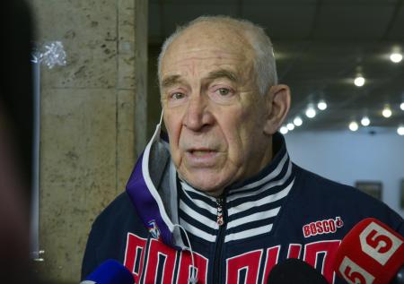 Актер Пашутин ответил шуткой на слова главы «Ленкома» о зарплатах в театре