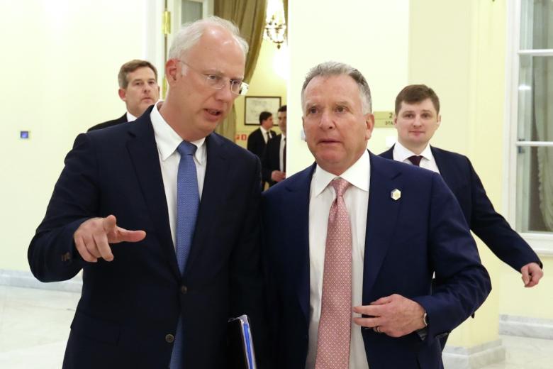 Кирилл Дмитриев (слева) и спецпосланник президента США по Ближнему Востоку Стивен Уиткофф