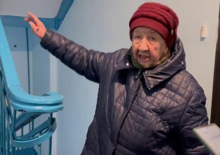 «Два кота»: жительница Климовска объяснила, почему не мерзнет без отопления