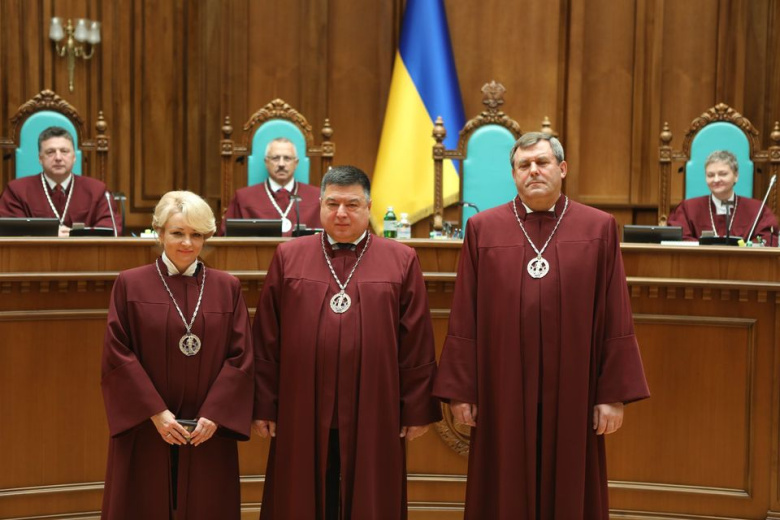 Александр Тупицкий (в центре)