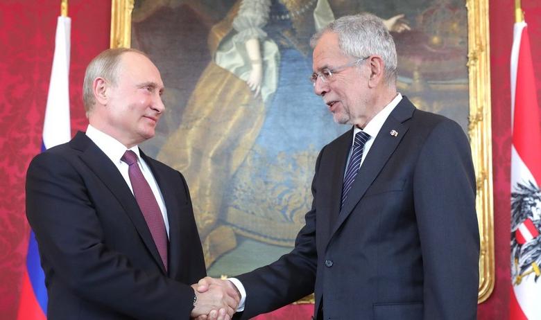 Президент РФ Владимир Путин с президентом Австрийской Республики Александром Ван дер Белленом