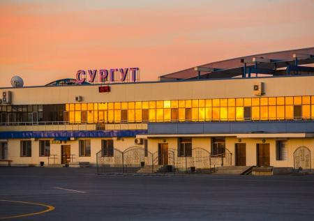 Летевший в Петербург самолёт вернулся в Сургут из-за технических неполадок 