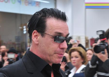 Лидера Rammstein попросили выступить в Твери с соблюдением антиковидных мер