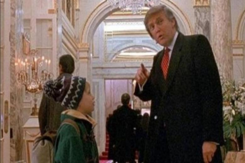 Маколей Калкин и Дональд Трамп в фильме «Один дома 2: Потерявшийся в Нью-Йорке»