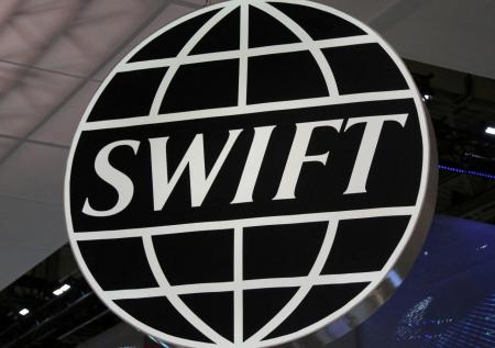 Польша и страны Балтии призвали ЕС отключить Газпромбанк от SWIFT
