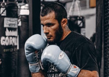Россиянин Мамедов уступил бывшему чемпиону UFC раздельным решением судей