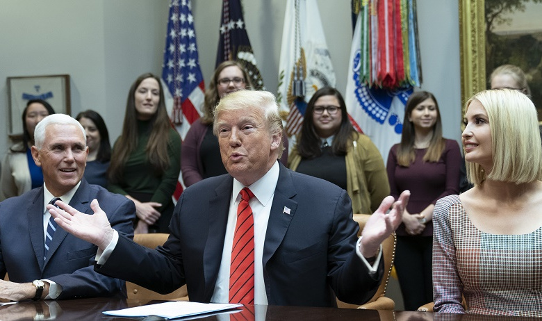 Майкл Пенс, Дональд Трамп и Иванка Трамп