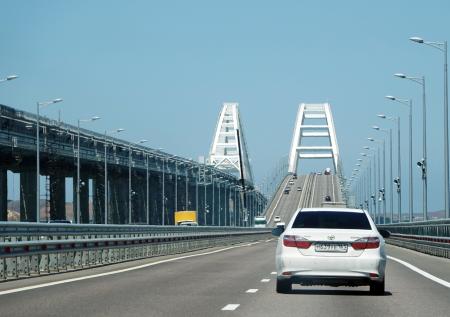 Движение автотранспорта по Крымскому мосту перекрыли второй раз за сутки