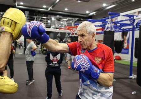 Министр спорта РФ Матыцин потренировался с олимпийскими чемпионами по боксу