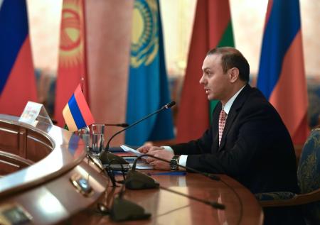 В Ереване назвали условие подписания мирного договора с Баку до конца года