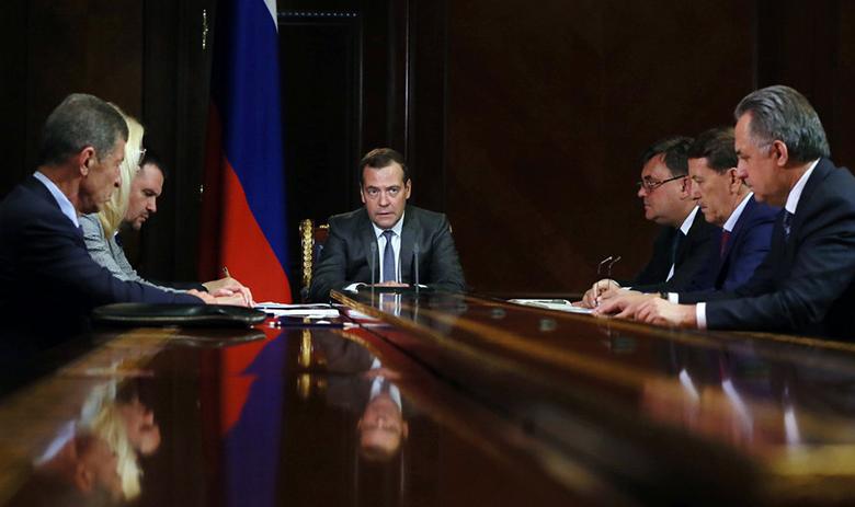 Дмитрий Медведев на заседании правительства РФ