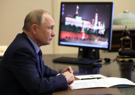 Путин поздравил глав государств с Рождеством и Новым годом