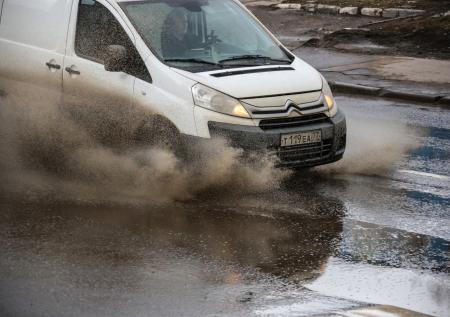 В Великом Новгороде посчитают лужи на пешеходных переходах