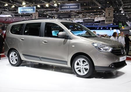В РФ появился конкурент «Ларгуса» от Renault: что это за минивен, его цена