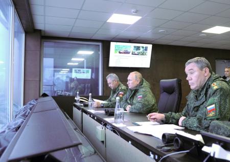Опубликованы кадры наблюдения Путина за учениями «Восток-2022»