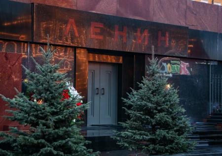 В ЛДПР объяснили, почему Ленина не захоронят в ближайшее десятилетие