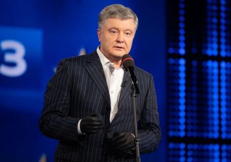 Порошенко обвинил Зеленского в том, то его облили зелёнкой