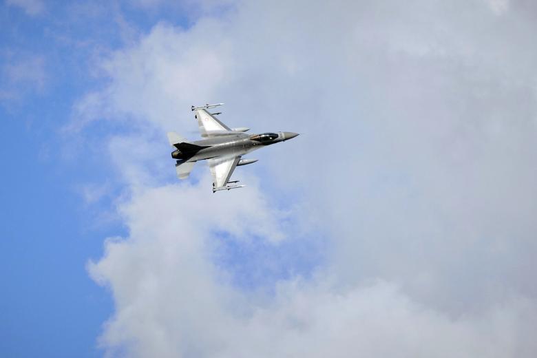 F-16