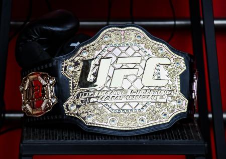 Две победы за 10 дней: чеченский боец переписал историю UFC