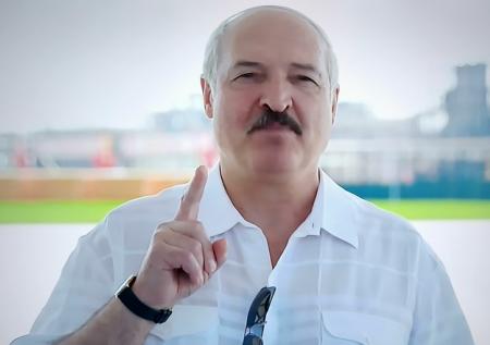 «Вы красавцы»: футболки с цитатами Лукашенко пользуются спросом у россиян