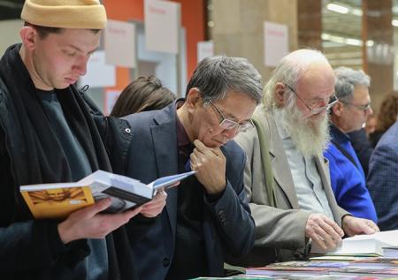 Книгу о знакомстве желудка с алкоголем продадут в Москве