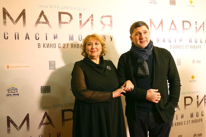 Режиссёр Вера Сторожева и актёр Сергей Пускепалис на премьере фильма «Мария. Спасти Москву» в кинотеатре «Пять звёзд на Павелецкой»