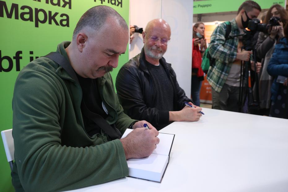 Клим Жуков, Дмитрий Пучков на 34-ой Московской международной книжной ярмарке в Экспоцентре
