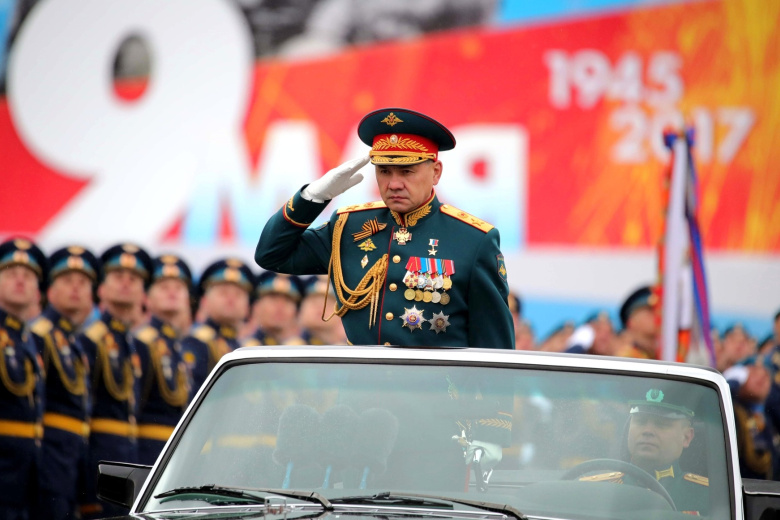 Министр обороны Сергей Шойгу на военном параде, 2017 год