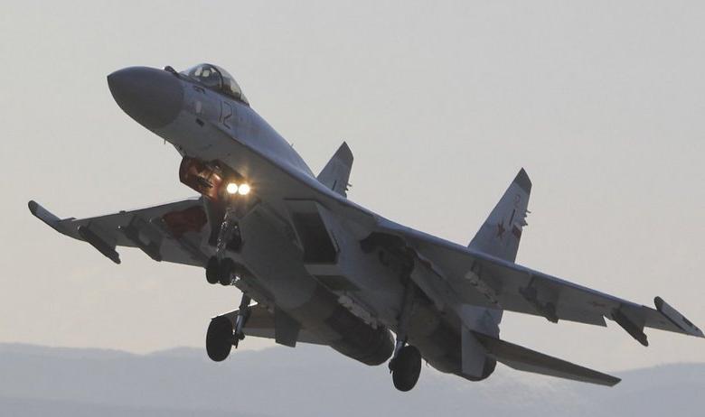 Истребитель Су-35