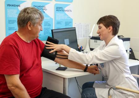 В Госдуме призвали не считать слабаками посещающих больницы мужчин