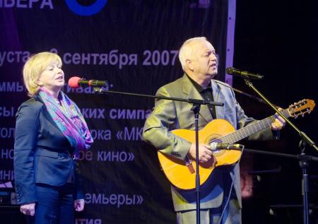 Бардов Никитиных уличили в подпольных концертах в России и тайных сговорах