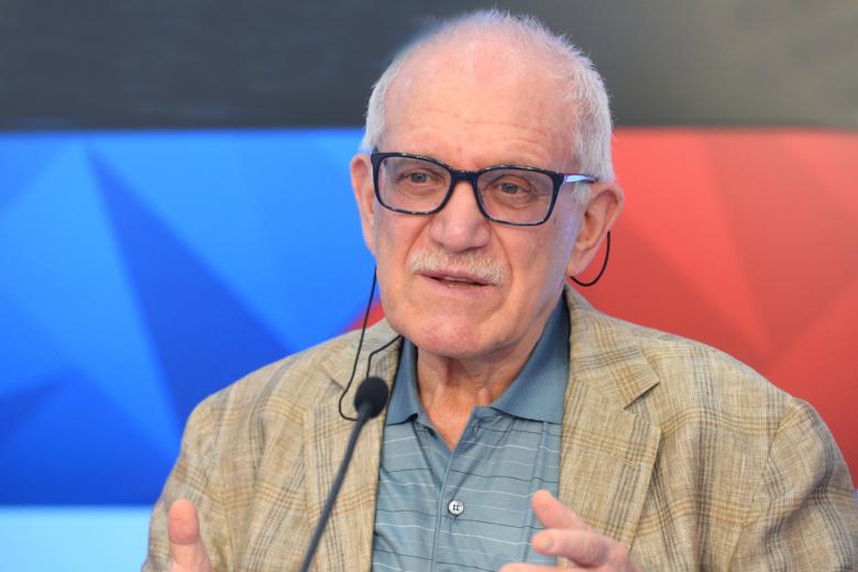 Кинорежиссер, народный артист России Александр Митта
