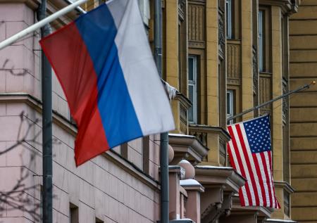 Политолог назвал американскую дипломатию «воспитанием неразумных стран»