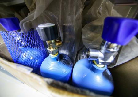 Малышева рассказала про смертельную опасность «веселящего газа»
