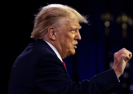 Появилось видео с танцующим Трампом на выступлении школьниц