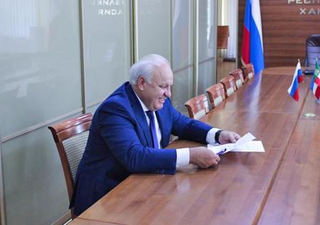 В правительстве Хакасии опровергли отставку Зимина