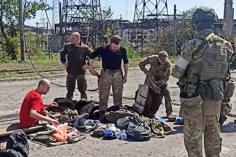 Сдавшиеся в плен украинские военнослужащие