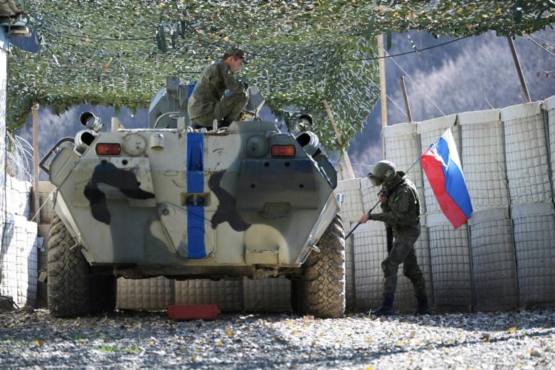 Российские миротворцы на блокпосту в Лачинском коридоре