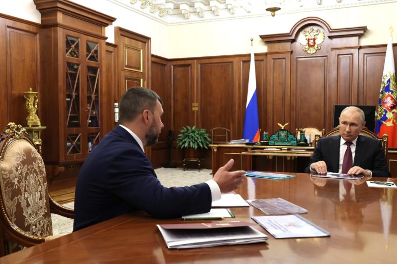 Врио губернатора ДНР Денис Пушилин и президент России Владимир Путин