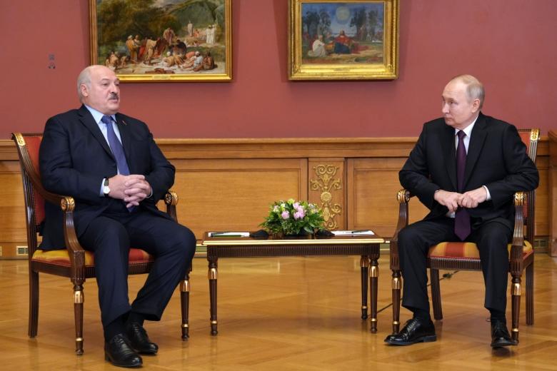 Президент России Владимир Путин с президентом Белоруссии Александром Лукашенко